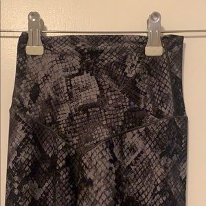 The sold out crossover leggings!